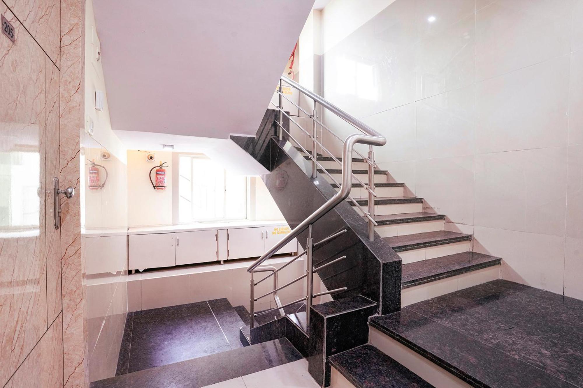 Fabhotel Everest Vashi Dış mekan fotoğraf